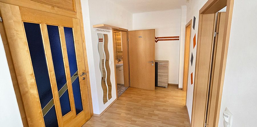 Vorraum in der Ferienwohnung 1 mit Türen in alle Räume